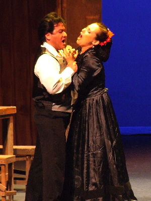 Santuzza (Olga Chernisheva) pleads with Turiddu (Gabriel Gonzalez) in Cavalleria Rusticana. Photo © 2008 Robin Grant