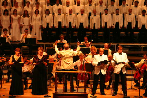 Rafael Frühbeck de Burgos conducts the Boston Symphony Orchestra and the Tanglewood Festival Chorus, with soloists Hong, Jepson, Croft and Muller-Bachman. Photo © 2008 Hilary Scott