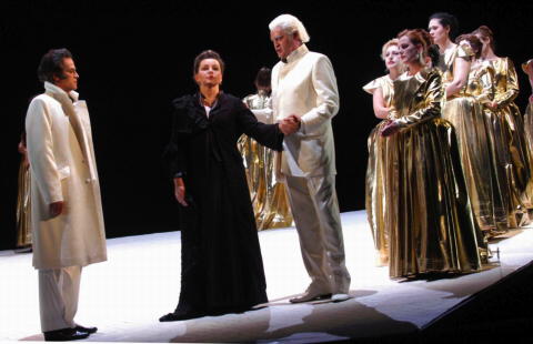 The first cast - András Káldi Kiss (Onegin) with Eva Bátori (Tatyana) and Peter Fried (Gremin). Photo © 2008 Vera Éder 