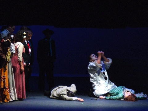 The chorus looks on as Canio (Viorel Saplacan) kneels over the bodies of Silvio (Plamen Dimitrov) and Nedda (Christin Molnar), in the finale of Pagliacci. Photo © 2008 Robin Grant