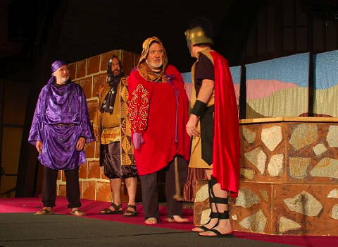 Henry St George Tucker as Bortez, Tom Mirth as Diadech, Roland Bowen as the thief and Chris Delposen as the centurion