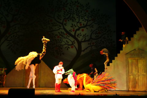 Matthew Polezani and animals in Los Angeles Opera's production of Mozart's 'The Magic Flute'. Photo © 2009 Robert Millard 