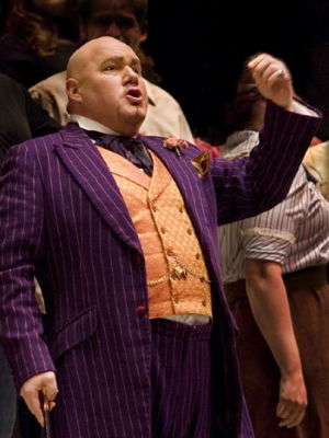 Kevin Glavin as Dulcamara. Photo © 2009 Tim Fuller