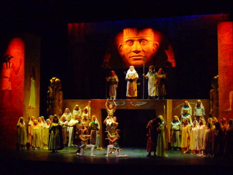 The Triumphal Scene, with dancers from Ballet Arabesk. Photo © 2009 Slava Mudry