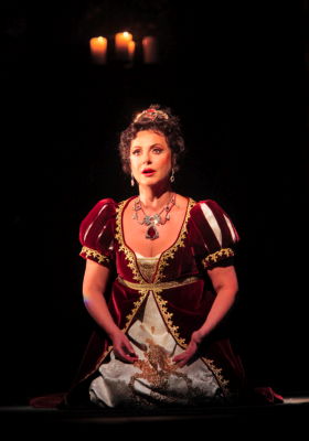 Sylvie Valayre as Floria Tosca in San Diego Opera's production of 'Tosca'. Photo © 2009 Ken Howard