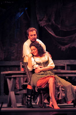 Giuseppe Gipali as the Duke of Mantua and Kirstin Chávez as Maddalena in San Diego Opera's production of 'Rigoletto'. Photo © 2009 Ken Howard