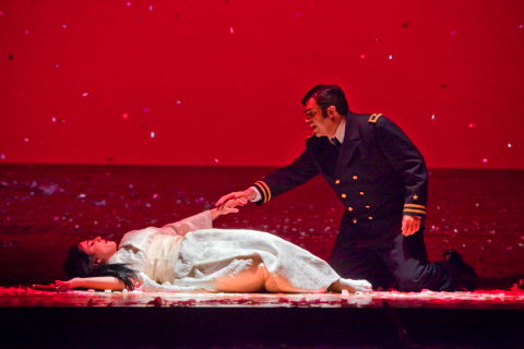 Patricia Racette as Cio-Cio-San and Carlo Ventre as B F Pinkerton. Photo © 2009 Ken Howard