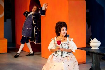 Ripafratta (Geoffrey Doulton) in hot pursuit of Mirandolina (Juanita Lascarro). Photo © 2009 Johan Persson