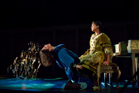 Wendy Dawn Thompson as Ruggiero and Natasha Jouhl in the title role of English Touring Opera's production of Handel's 'Alcina'. Photo © 2009 Richard Hubert Smith