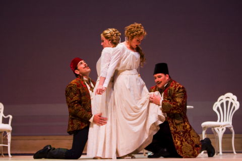 Michael Mayes as Guglielmo, Lauren McNeese as Dorabella, Caitlin Lynch as Fiordiligi and Scott Ramsay as Ferrando in the Arizona Opera production of 'Così fan tutte'. Photo © 2009 Tim Fuller