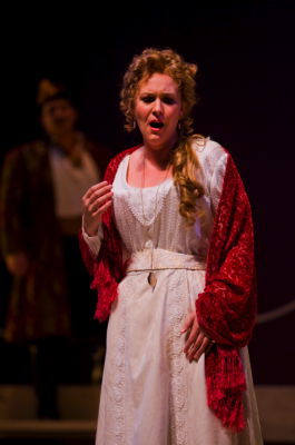 Caitlin Lynch as Fiordiligi in the Arizona Opera production of 'Così fan tutte'. Photo © 2009 Tim Fuller