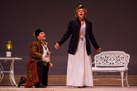 Scott Ramsay as Ferrando and Caitlin Lynch as Fiordiligi in the Arizona Opera production of 'Così fan tutte'. Photo © 2009 Tim Fuller