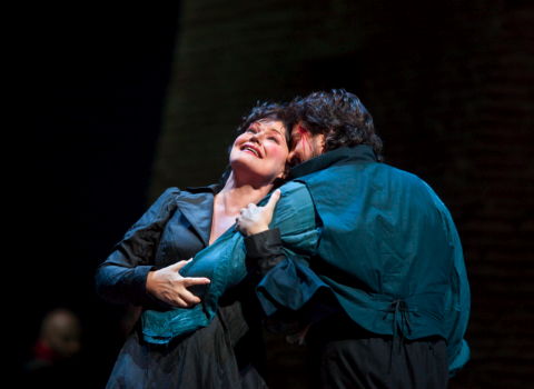 Marcelo Alvarez as Cavaradossi and Karita Mattila as Tosca. Photo © 2009 Ken Howard