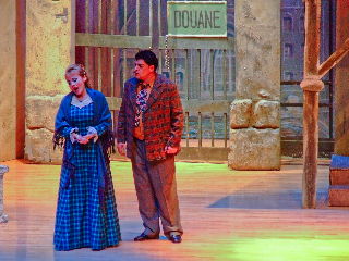 Elena Razgylaeva as Mimi and Marian Jovanovski as Marcello in Act III of 'La bohème'. Photo © 2009 Robin Grant