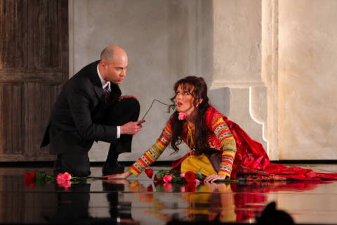 Bejun Mehta as Tamerlano and Sarah Coburn as Asteria in Los Angeles Opera's 'Tamerlano'. Photo © 2009 Robert Millard
